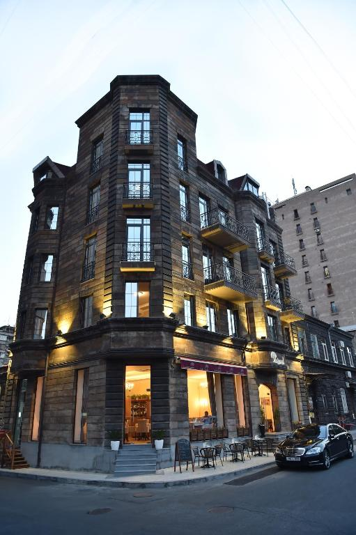 Exterior of Boulevard Hotel